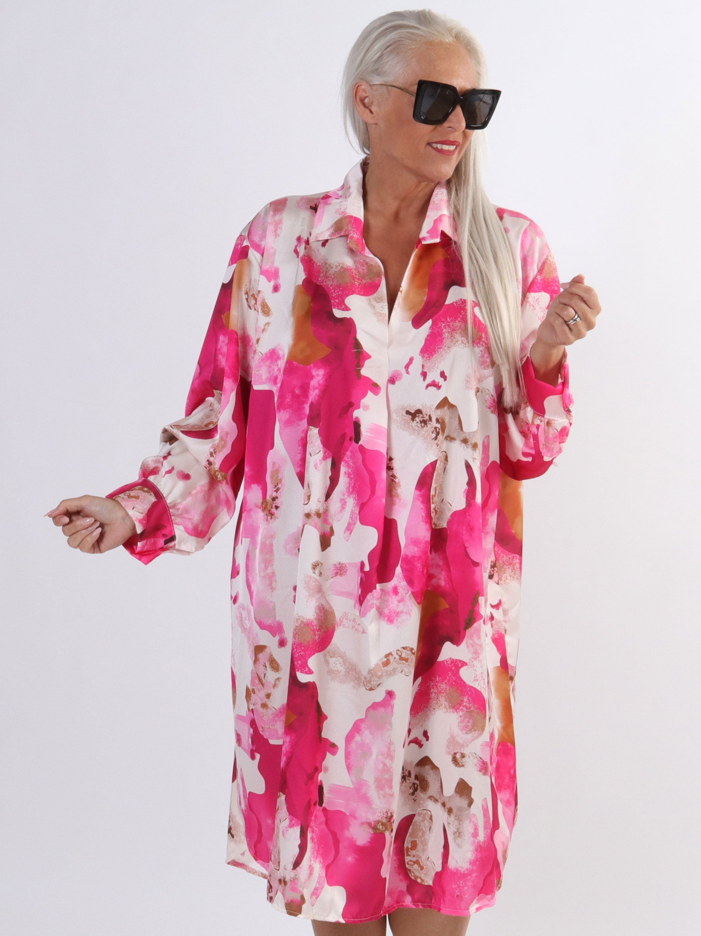 Lyng - Plus size-klänning i sidenlook med skjortkrage